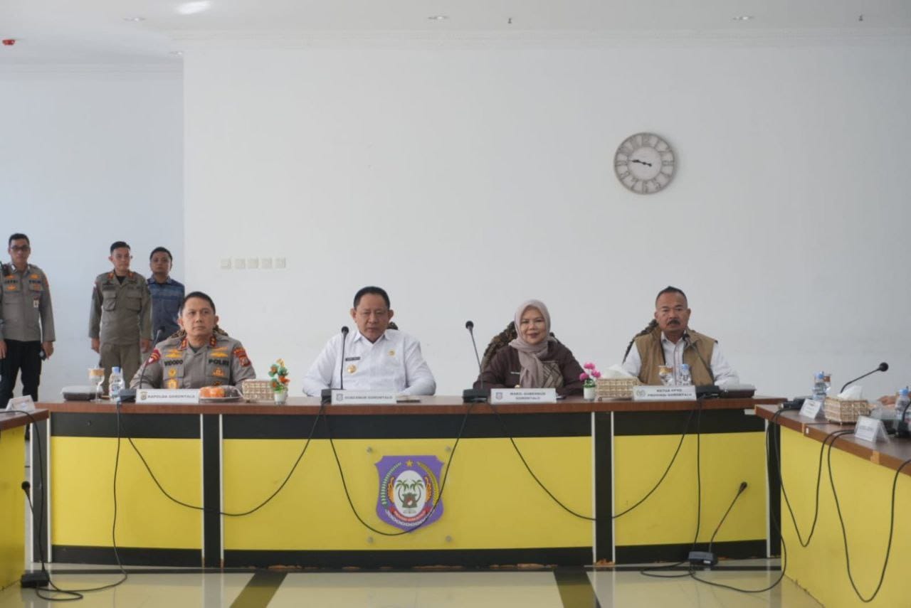 Ketua DPRD Provinsi Gorontalo menghadiri Rapat Forum Komunikasi Pimpinan Daerah (Forkopimda) Provinsi Gorontalo