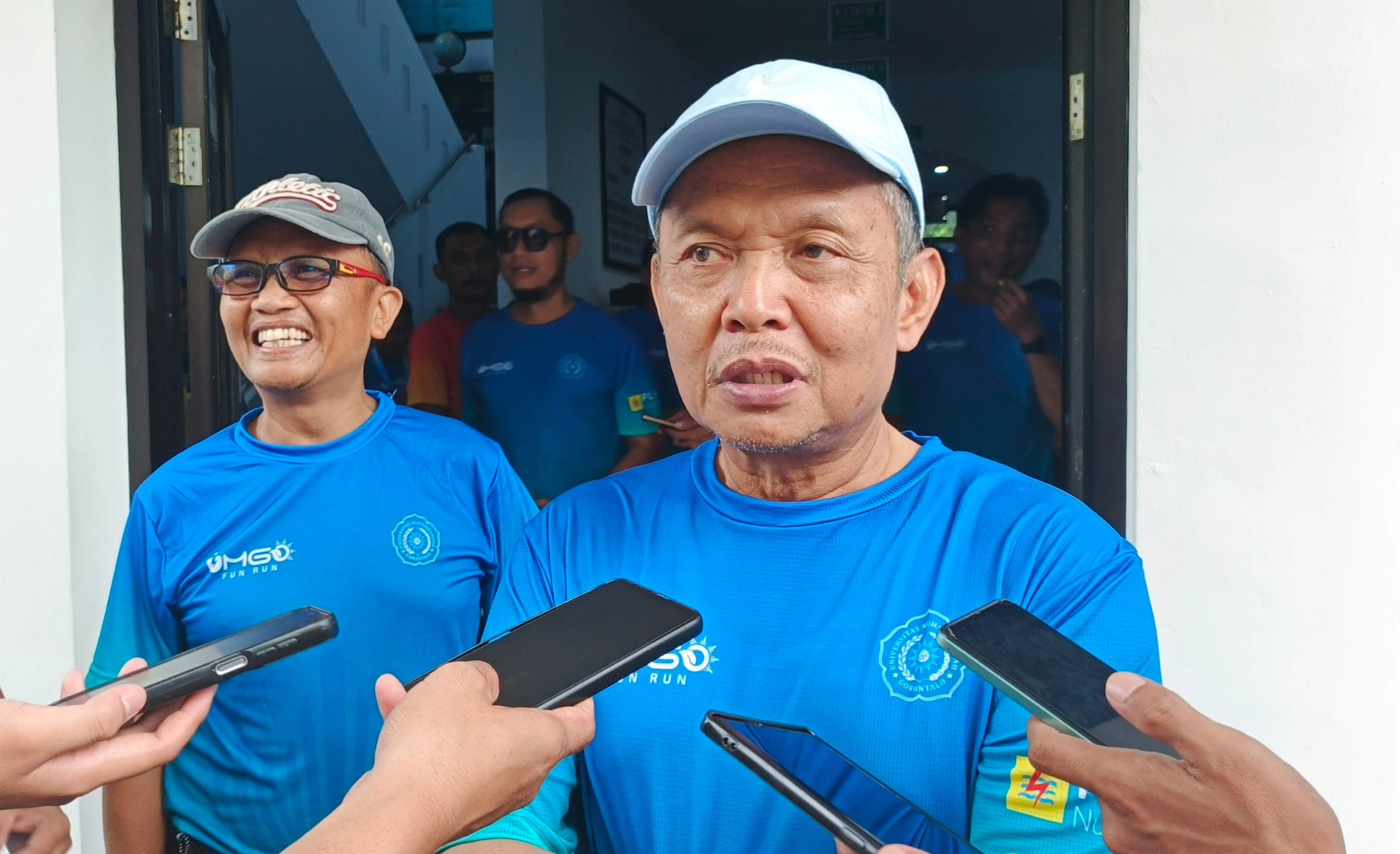 Rektor UMGO, Abd. Kadim Masaong Saat diwawancarai awak Media Usai UMGO Fun Run 2026.