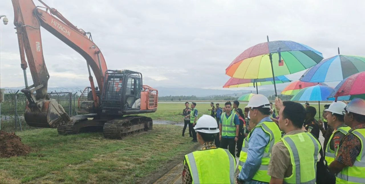 Gubernur Gorontalo, Forkopimda dan jajaran otoritas bandara pada pelaksanaan Groundbreaking Pelebaran Apron dan Taxiway.