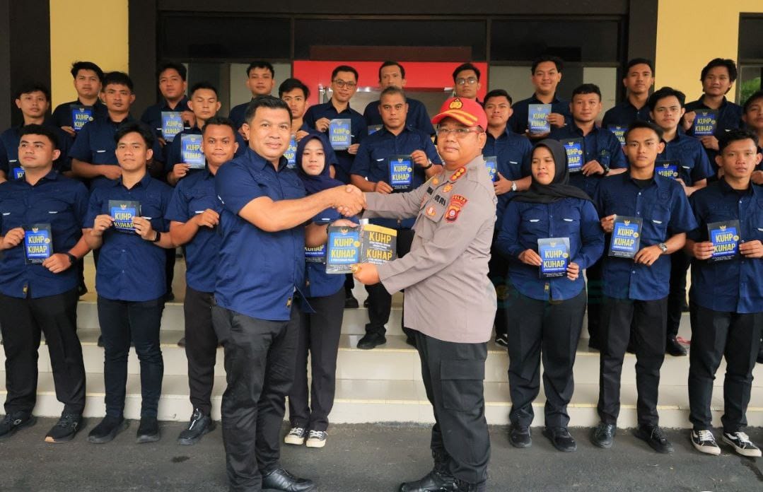 Dikbangspes Reskrim Gel I T.A 2026 Hibahkan KUHP–KUHAP Baru ke Perpustakaan SPN Gorontalo.