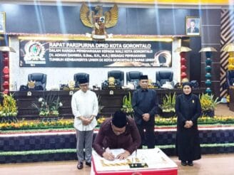 DPRD Kota Gorontalo Anugerahi Adhan Dambea Gelar “Bapak UMKM”, Apresiasi Pertumbuhan Ekonomi 2025
