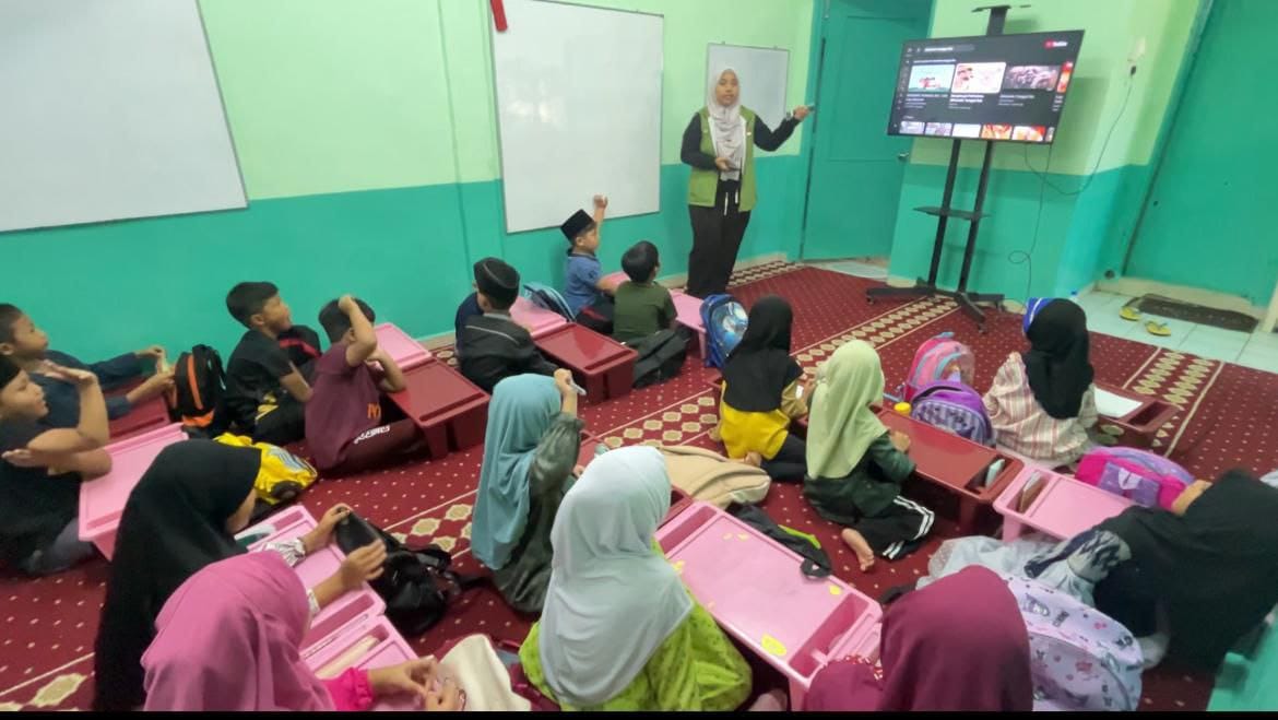 Mahasiswa asal Timor Leste yang tengah menempuh studi di Universitas Muhammadiyah Gorontalo (UMGO), saat mengikuti program KKN Kemitraan Internasional (KKN KI) di Malaysia.
