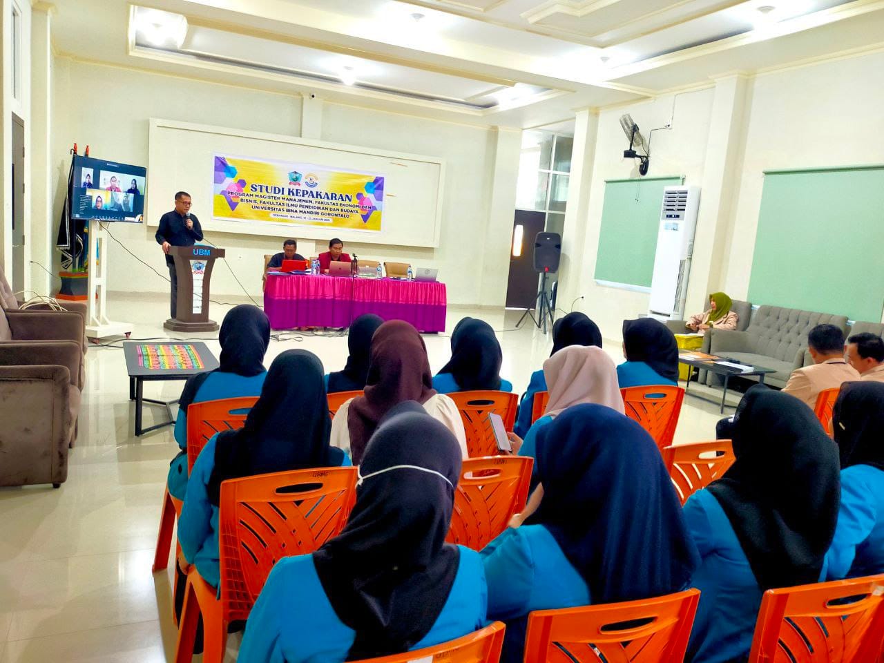 kegiatan Diseminasi Hasil Studi Kepakaran. Kegiatan ini dilaksanakan oleh mahasiswa Program Pascasarjana (PPs), Fakultas Ekonomi dan Bisnis (FEB), serta Fakultas Ilmu Pendidikan dan Budaya (FIPB),