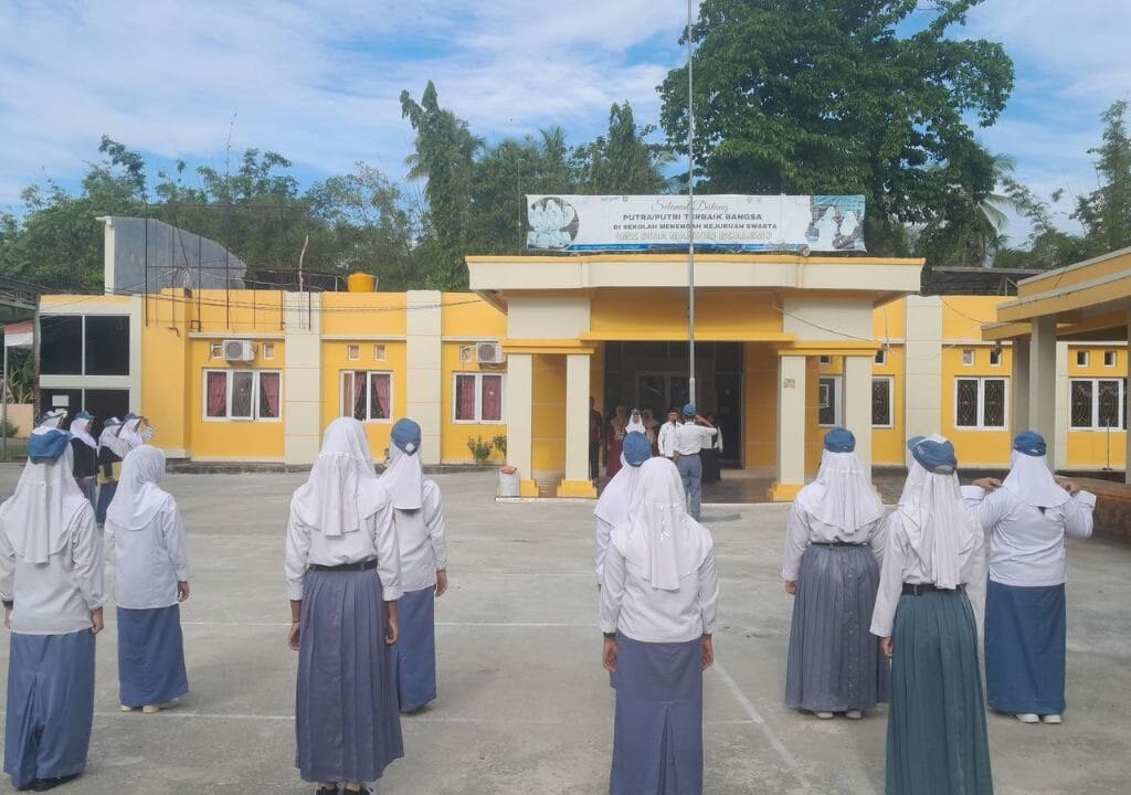 Pelaksanaan Upacara di SMKS Bina Mandiri Boalemo