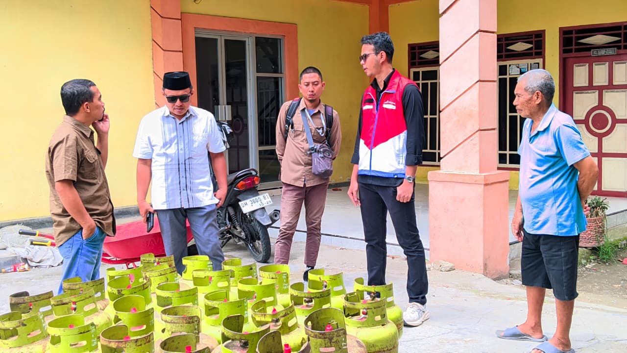 Komisi II DPRD Kabupaten Gorontalo melakukan inspeksi mendadak (sidak) ke sejumlah pangkalan elpiji 3 kilogram dan Stasiun Pengisian Bulk Elpiji (SPBE), Kamis (19/2/2026).