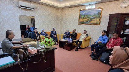 Bupati Gorontalo, Sofyan Puhi, melakukan kunjungan kerja ke Balai Latihan Kerja Luar Negeri (BLK-LN) Sukses Mandiri Utama, Rabu (25/02/2026).