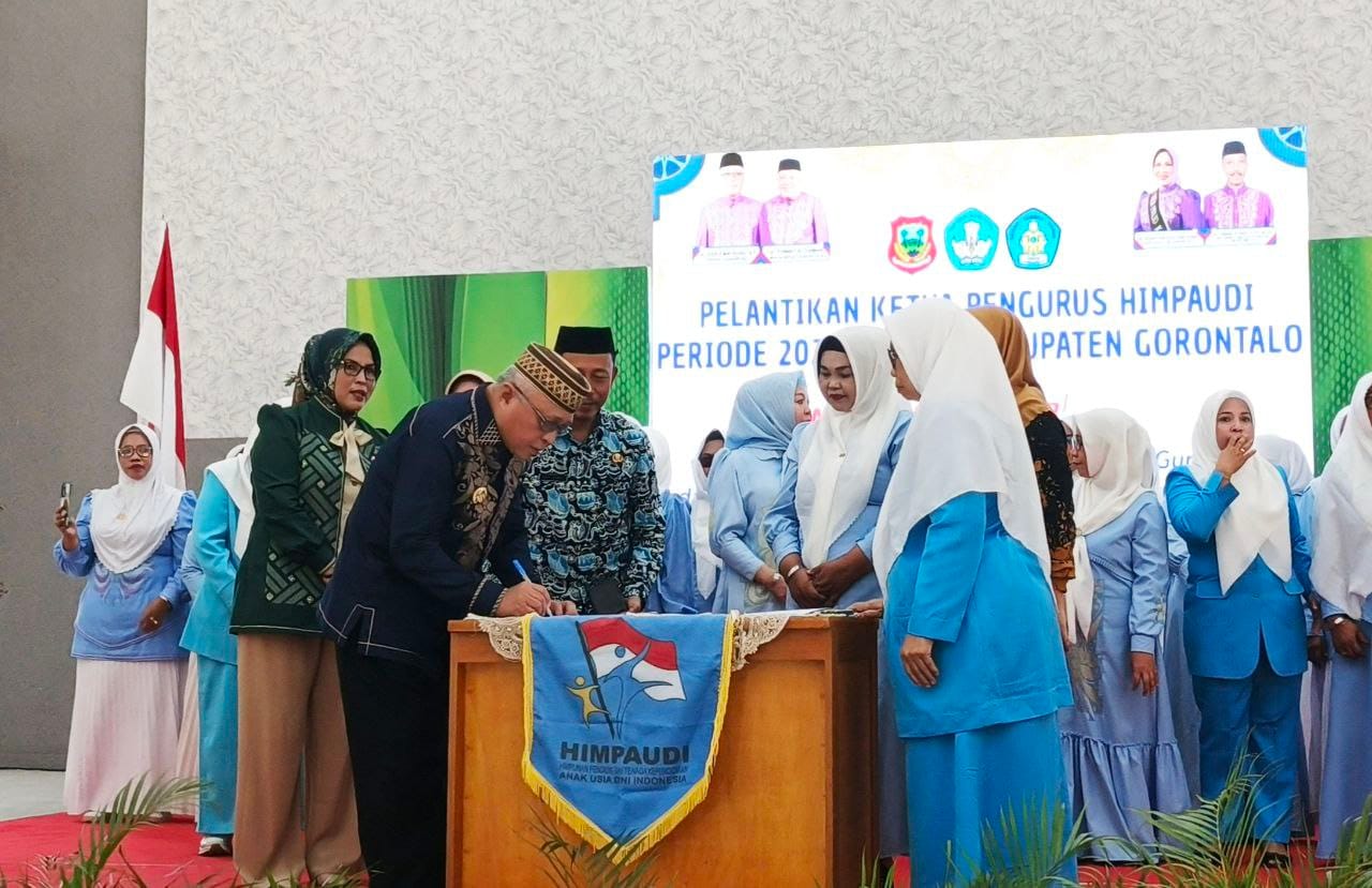 Bupati Sopyan Puhi, melantik jajaran pengurus Himpunan Pendidik dan Tenaga Kependidikan Anak Usia Dini Indonesia (HIMPAUDI) Kabupaten Gorontalo masa bakti 2026–2029