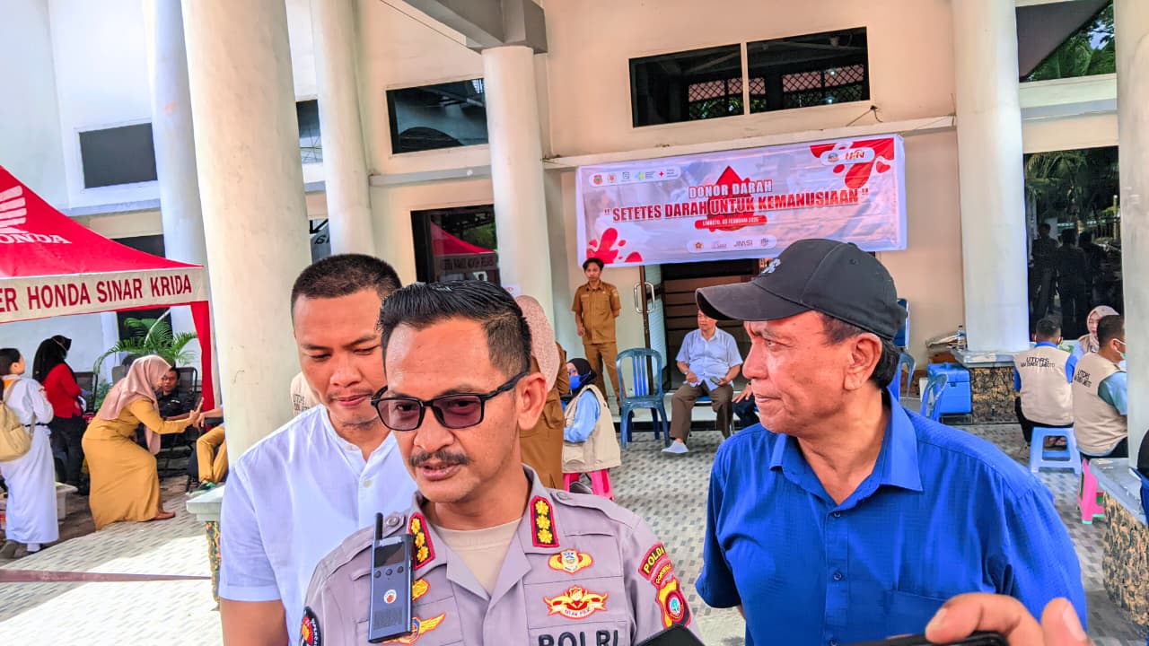 Kabid Humas Polda Gorontalo, Kombes Pol Desmont Harjendro 