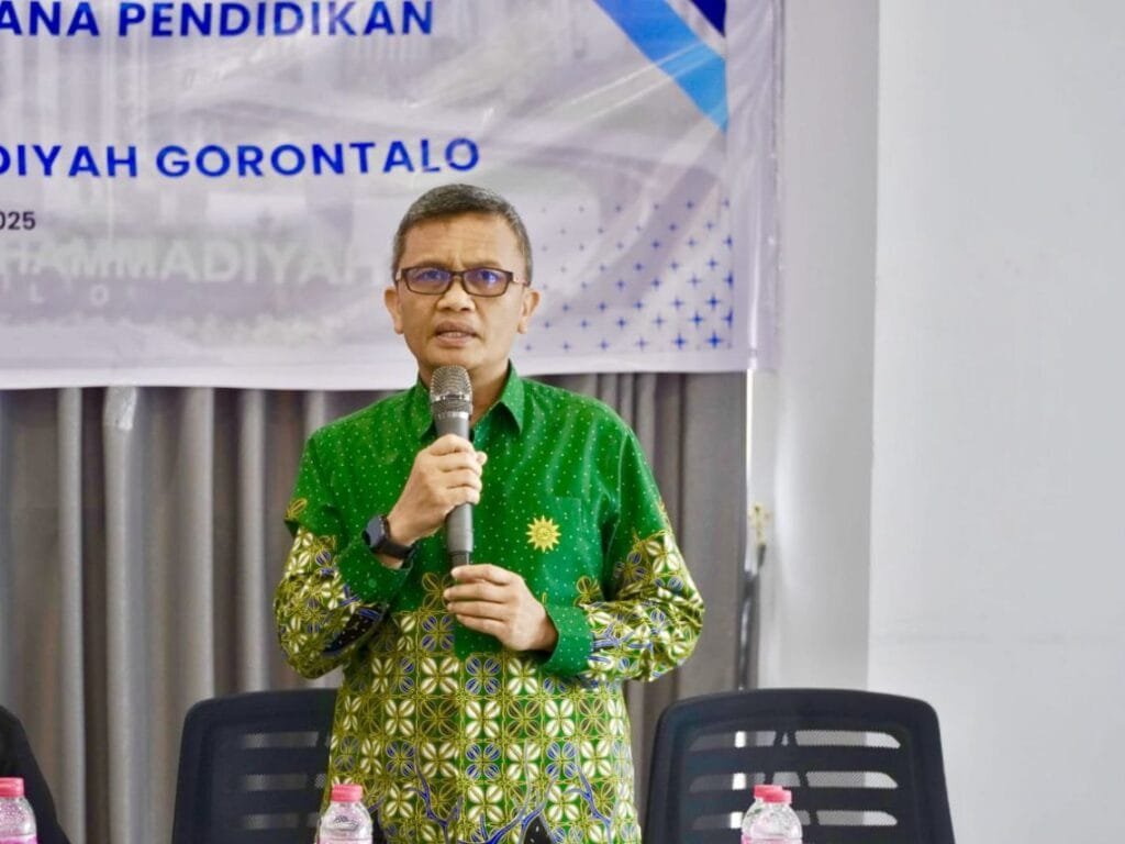 Wakil Rektor II UMGO, Dr. Salahudin Pakaya.