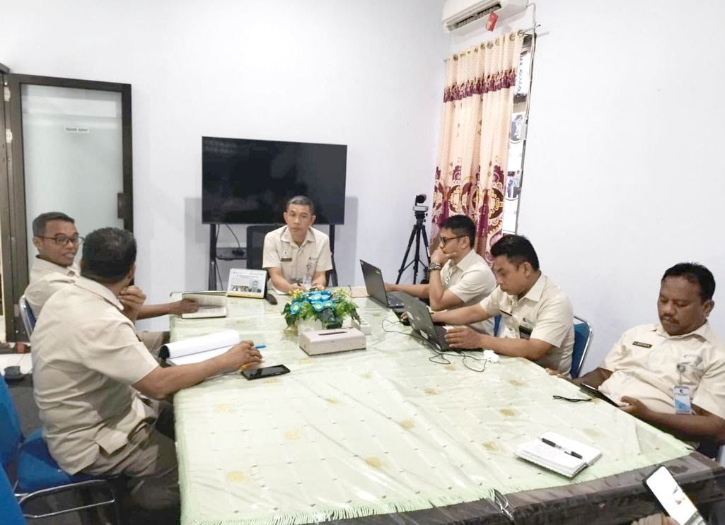 Koordinator Wilayah Kerja Gorontalo, Kanwil Sulawesi Tengah, KemenHAM, Sarton Dali saat memimpin rapat kerja bersama jajaran tim Wilayah Kerja Gorontalo.